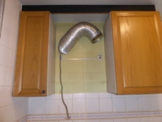 市川市　エステホーム　レンジフード交換工事　施工中