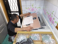 エステホーム　千葉市中央区　レンジフード・コンロ交換工事　施工中