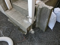 千葉市中央区　Ｓ様アパート通用口門扉工事　施工事例　施工中