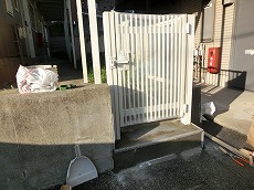 千葉市中央区　Ｓ様アパート通用口門扉工事　施工事例　施工中