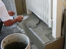 千葉市中央区　Ｓ様アパート通用口門扉工事　施工事例　施工中