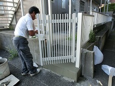 千葉市中央区　Ｓ様アパート通用口門扉工事　施工事例　施工中