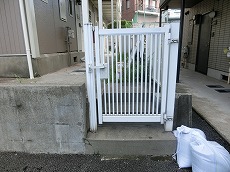 千葉市中央区　Ｓ様アパート通用口門扉工事　施工事例　施工前