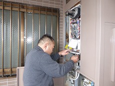 千葉市中央区　マンションＫ様給湯器交換工事　施工事例　施工中