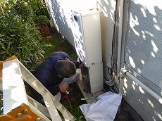 千葉市稲毛区　Ｏ様邸　温水式浴室暖房乾燥機交換　施工事例　施工中