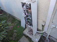 千葉市稲毛区　Ｏ様邸　温水式浴室暖房乾燥機交換　施工事例　施工中