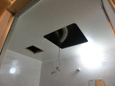 千葉市稲毛区　T様邸　浴室換気扇交換工事　施工中