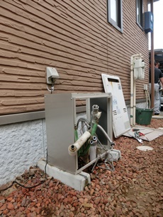 エステホーム　千葉市花見川区　T様邸　給湯器交換工事　施工中