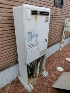 エステホーム　千葉市花見川区　T様邸　給湯器交換工事　施工前