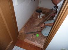 エステホーム　市原市　トイレリフォーム　施工中