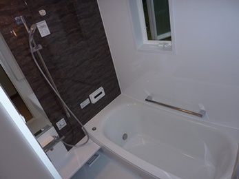 温かみのある快適な浴室へ