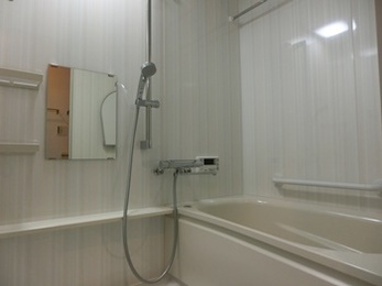 ゆったりとくつろげる快適な浴室へ